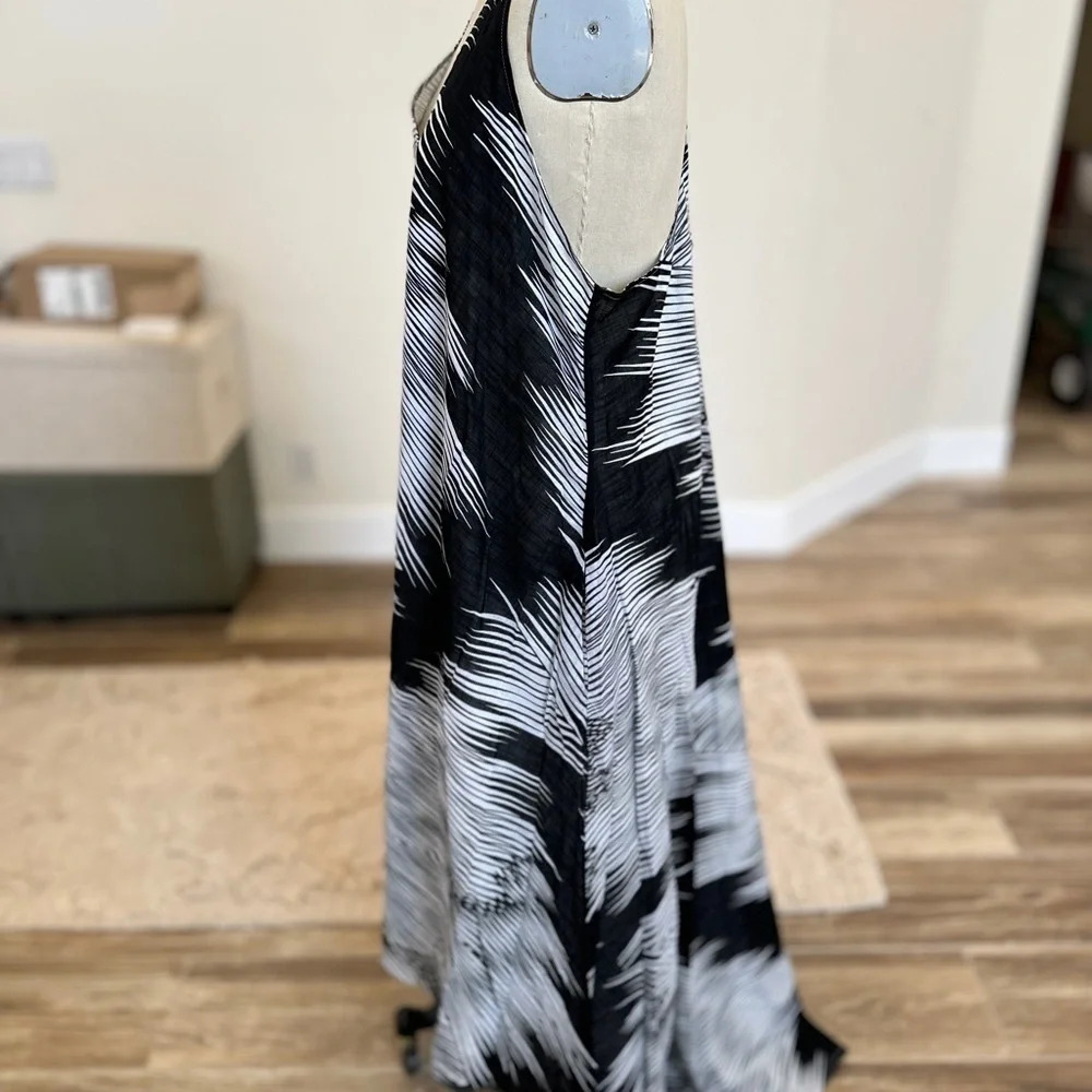 Kenneth Cole Women’s Racerback Twist Strap Dress in Black & White Print - Picture 4 of 10